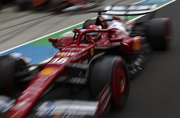 Zlomený Hamilton a rozzuřený Leclerc. Drolící se Ferrari hledá cestu z krize